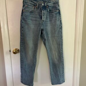 LEVI’S PREMIUM DISTRESSED 501 BUTTON FLY JEANS SIZE 26